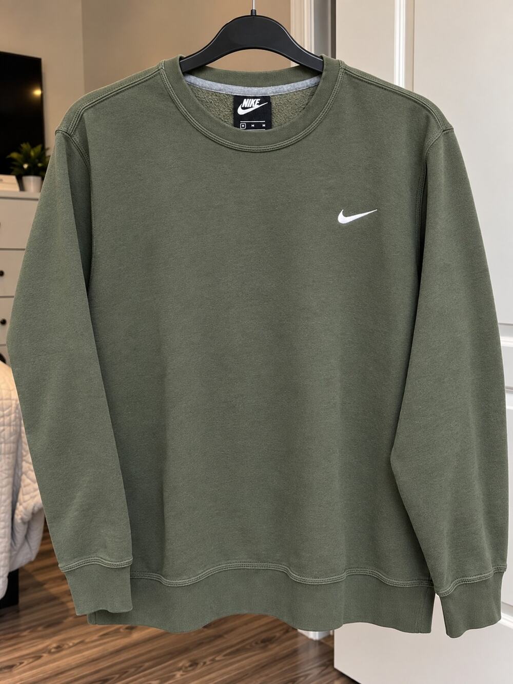 Nike Men’s Green Solid Crew Neck Pullover Fleece Sweatshirt Logo Size M